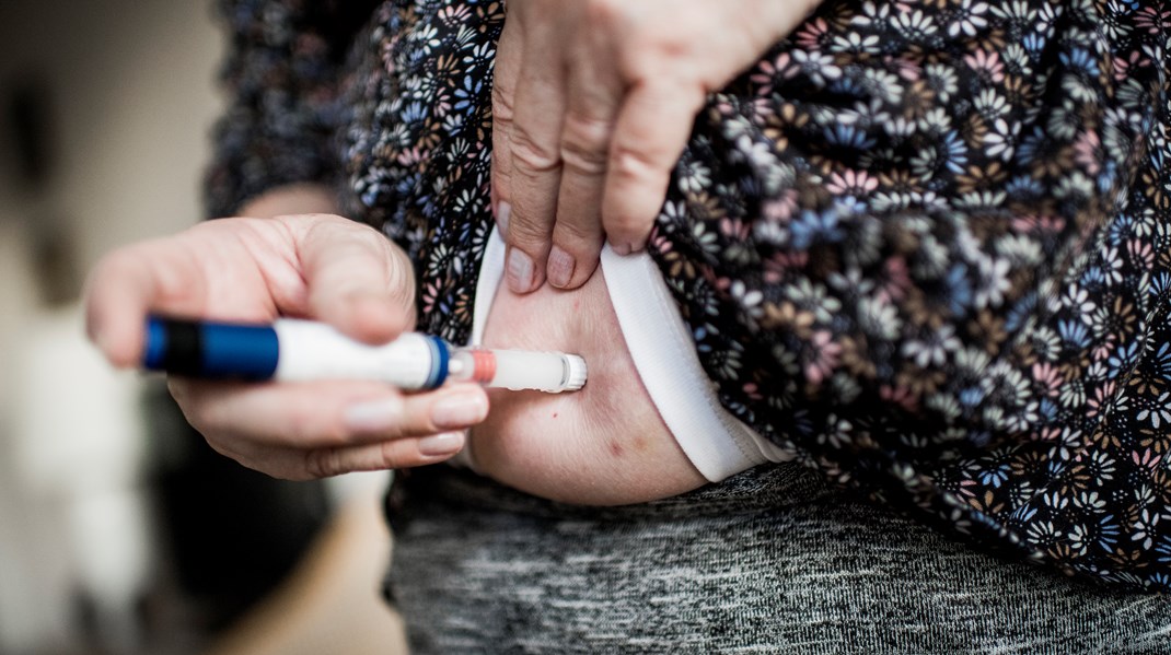 Mennesker med diabetes mødes for ofte af en lukket dør, når de søger behandling. For der er mangel på fodterapeuter, som kan give en afgørende del af behandlingen, skriver Lea Stentoft Berling og Claus Richter.