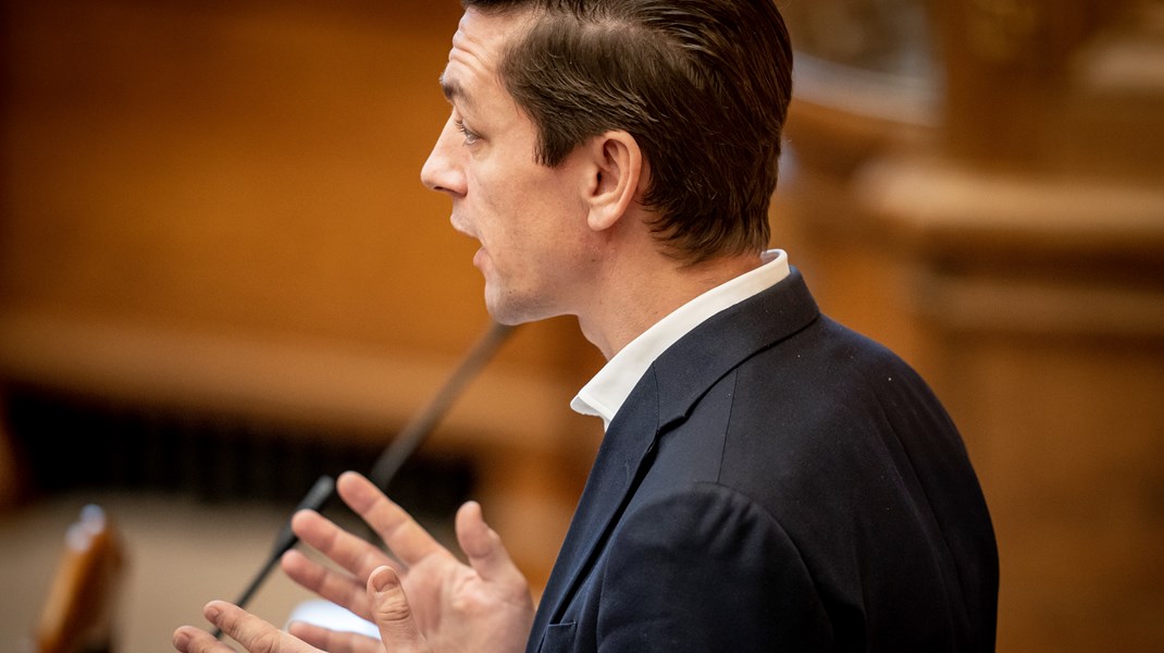 Udlændingeminister Kaare Dybvad afviser, at regeringen ryster ved fundamentet under paradigmeskiftet fra 2019, selvom han er klar til at 