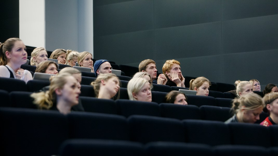 Ud over at være fagligt dygtige, skal vores undervisere også være pædagogisk i stand til at skabe tryghed og relevans for de studerende samt evne at støtte dem i overgangen fra elev til studerende, skriver Gitte Sommer Harrits og Linda Greve.