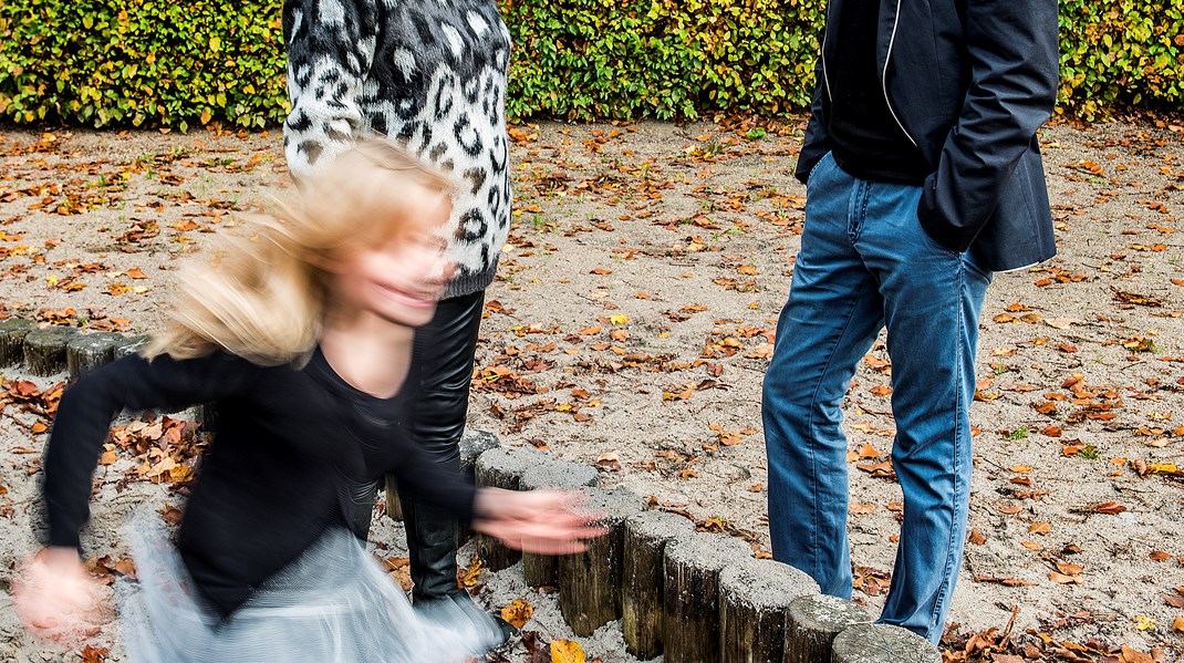 Det er afgørende at sætte forældrefremmedgørelse på den politiske dagsorden, når vi taler om børns rettigheder, skriver Sherin Khankan og Marie Brixtofte.