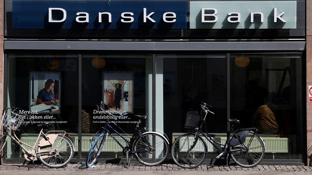 Danske Bank forsvarer sine sorte investeringer med, at de gør en langt større forskel for klimaet ved at forsøge at påvirke olie- og gasselskaberne indefra, end ved at sælge deres aktier. Men det er kommet frem, at Danske Bank faktisk har stemt imod flere klimaforslag på selskabernes generalforsamlinger, skriver Tim Whyte.