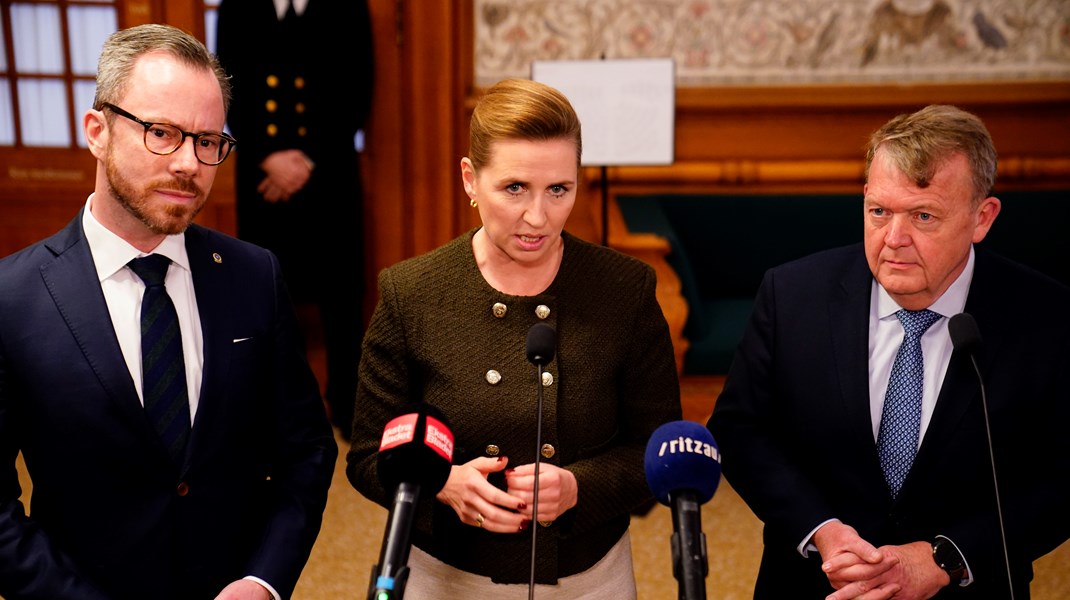 Jakob Ellemann-Jensen (V), Mette Frederiksen (S) og Lars Løkke Rasmussen (M) står sammen om at afskaffe store bededag.