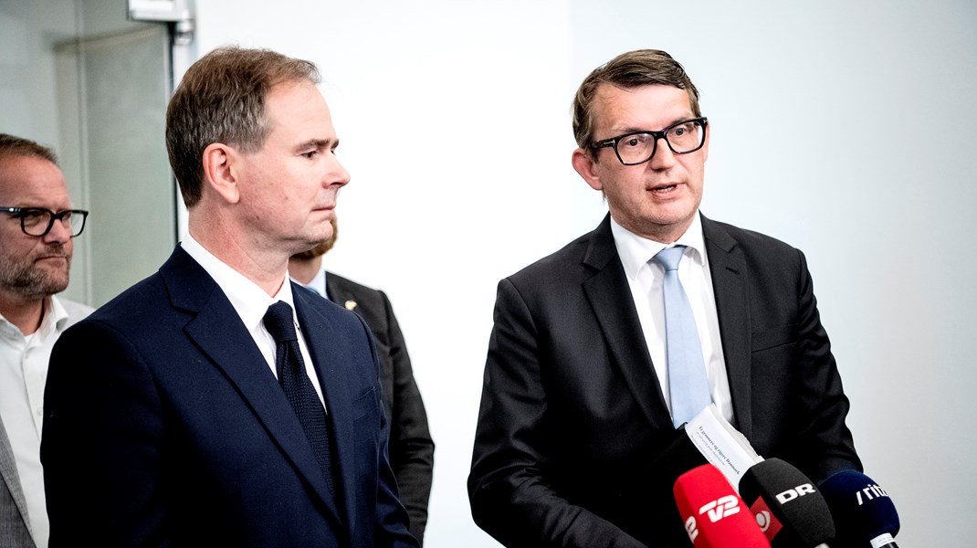 I praksis bliver det finansminister Nicolai Wammen (S) (tv.) og økonomiminister Troels Lund Poulsen (V) (th.), der skal sikre fremdriften, og at der kan sættes flueben ud for tiltag i regeringsgrundlaget, skriver tidligere V-rådgiver, Anderas Thyrring.