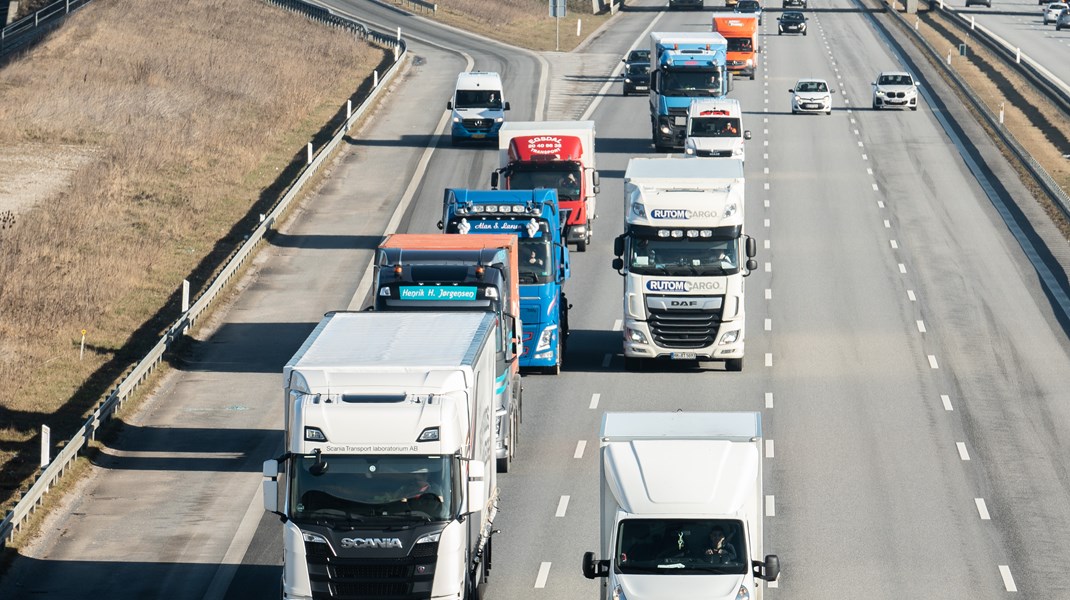 Danmark opfordrer EU til at sætte årstal på stop for sorte lastbiler. Vognmænd raser