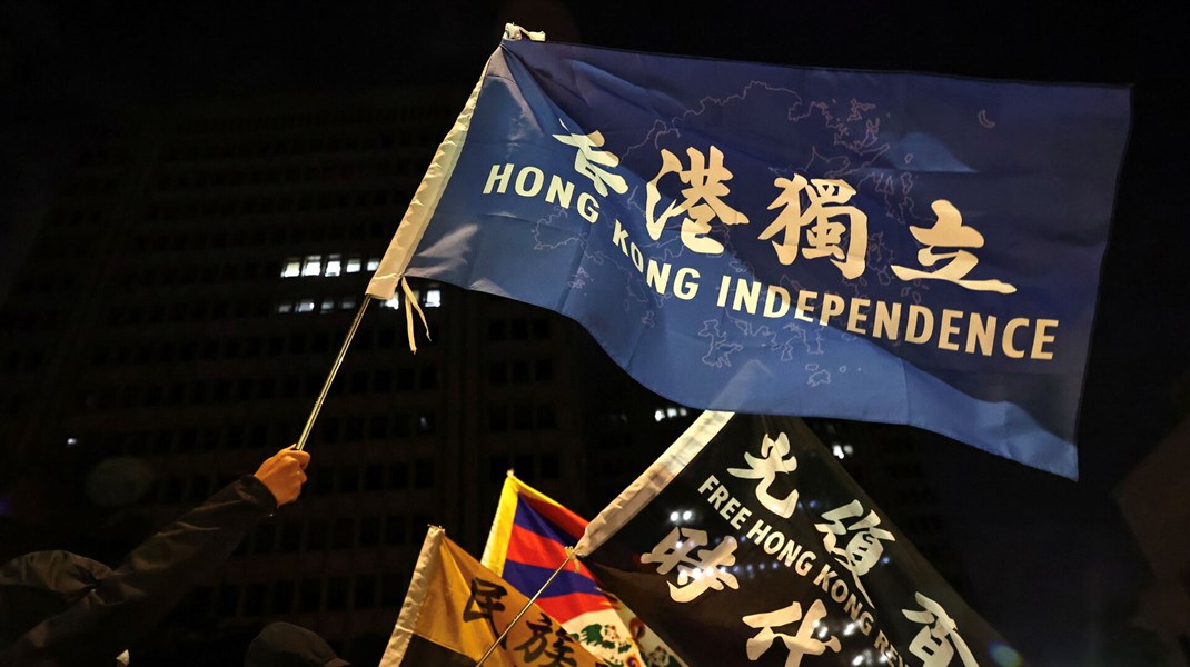 Vi ser med beundring på de titusindvis af modige mænd og kvinder, som de senere år har protesteret for demokratiet i blandt andet Hong Kong, Chile, Sri Lanka, Kasakhstan og Iran, skriver Julie Koch. Arkivfoto.