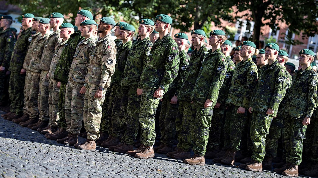 Der skal være lige muligheder for alle til at kunne aftjene værnepligt og skabe sig en karriere i Forsvaret eller beredskabet. Og det opnås bedst gennem en frivillighed, skriver Carsten Bach (LA). 