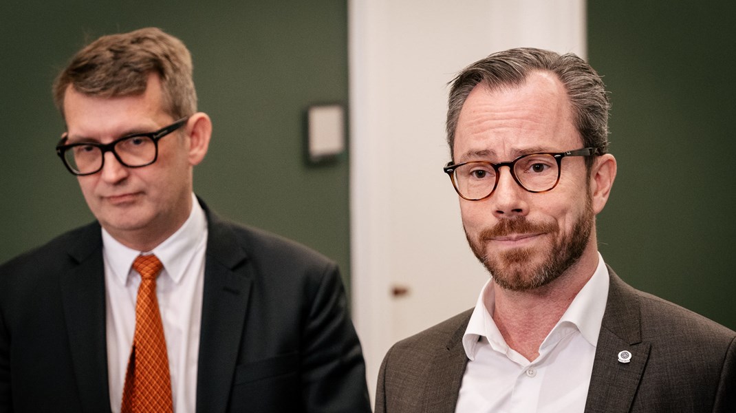 Økonominister Troels Lund Poulsen (t.v.) er vikarierende forsvarsminister mens Jakob Ellemann-Jensen (t.h.) er sygemeldt.