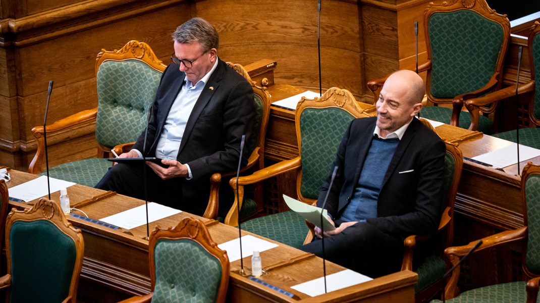 Erhvervsminister Morten Bødskov skal blandt andet fremsætte ti lovforslag og redegøre for bedre regulering for erhvervslivet.