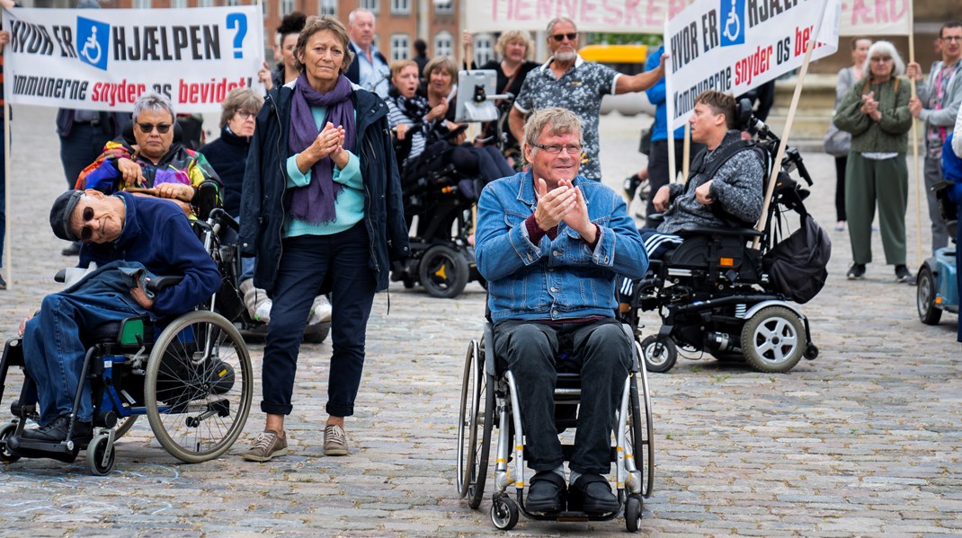 Vi skal blive bedre til at tale med folk, der lever med handicap, skriver Kristian Hegaard. For hvem bliver kærester med en person med handicap og hvem ansætter en person med handicap, hvis de er blevet opdraget til, at dem skal man ikke tale med i supermarkedet?