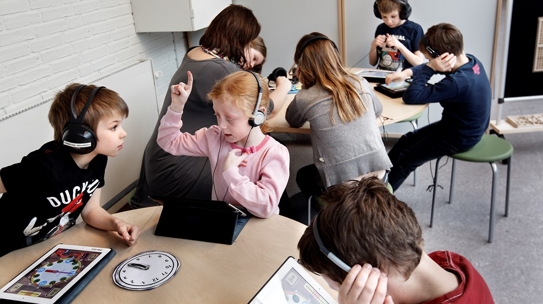 Hvis skærmene forsvinder fra skolen, lader man det være op til børn, unge og deres forældre selv at blive digitalt dannet, skriver Anni Marquard.