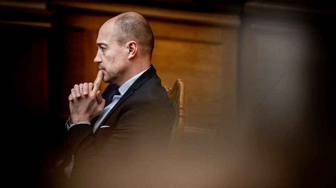 Den nye miljøminister Magnus Heunicke (S) bør udfordre Miljøstyrelsens vurdering af, om man kan forhindre RGS Nordic i at importere olieholdigt norsk spildevand. Det mener flere kritikere, som kræver en uvildig eksperts syn på sagen.