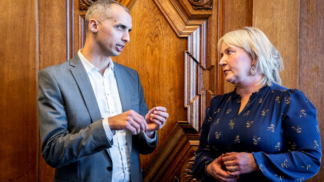 Regeringen vil hellere lave ændringer af specifikke ungdomsuddannelser end en stor reform. Det siger Mattias Tesfaye i et interview i forbindelse med regeringens kandidatudspil. Her taler han med uddannelses- og forskningsminister Christina Egelund (M).