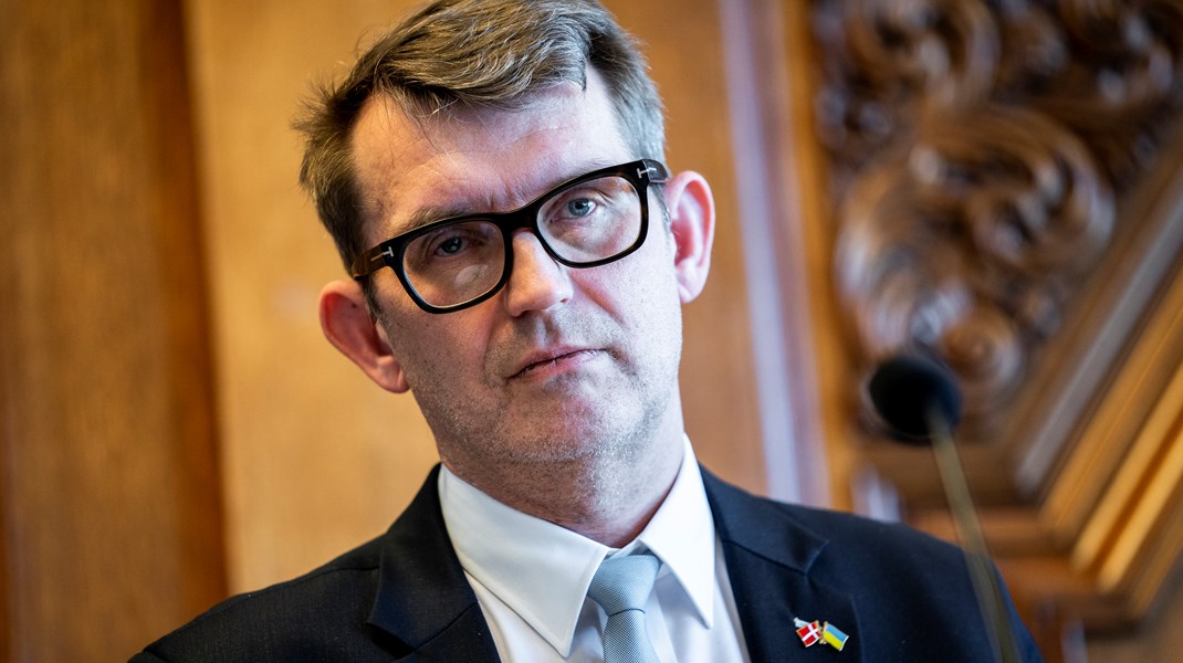 Hvis en minister ikke er klar på den risiko embedet medfører, skal man hurtigst muligt kontakte statsministeren og bede om et lift til Amalienborg, skriver Jesper Olsen