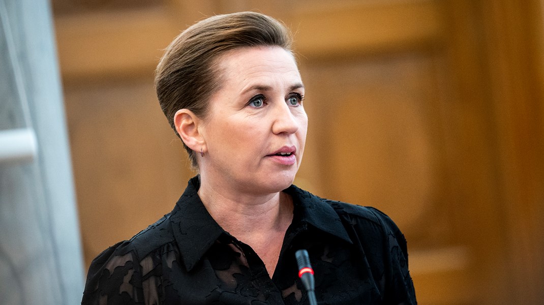 Mette Frederiksens ledelsesstil sætter sig som rust på demokratiets tandhjul