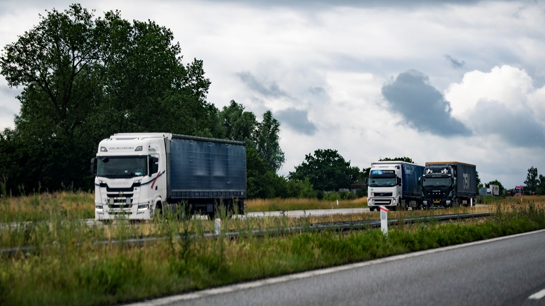 Den nye kilometerbaserede vejafgift på lastbiltrafik vil kun have en begrænset effekt på trængsel på vejene og CO2-udledningen fra transportsektoren, skriver Hans Kristian Skibby.