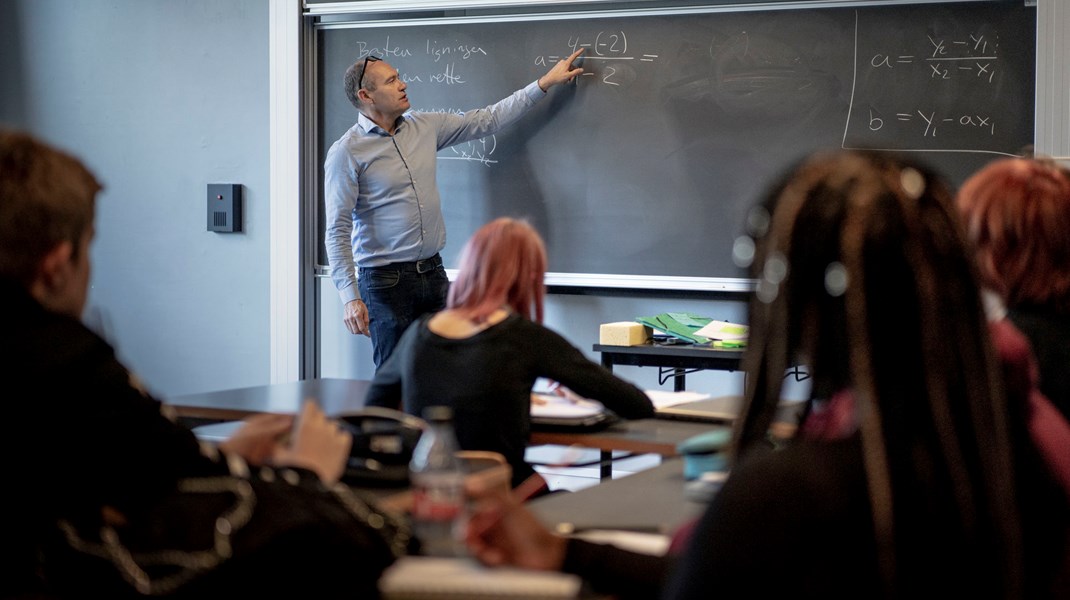 Hvis kommende elever angiver deres ønskede studieretning ved gymnasieansøgningen, kan man mindske antallet af klasseskift, skriver Søren Hindsholm.