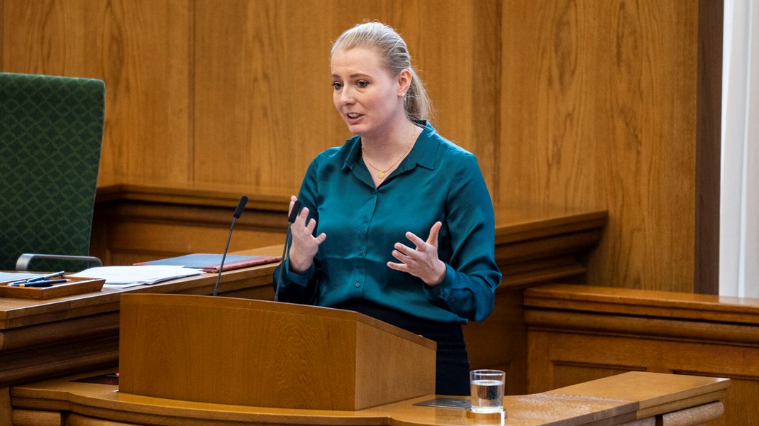 Mens Anna Paulin er på barsel går hendes mandat i Folketinget til Karin Gaardsted.