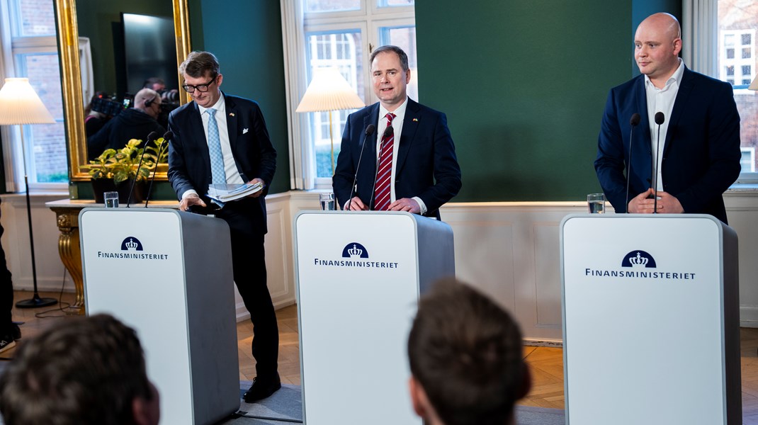 Det er anden gang, finansminister Nicolai Wammen (S) præsenterer et udspil til en finanslov for 2023. Det forrige udspil blev kasseret, da SVM-regeringen kom til i december. Denne gang havde han derfor selskab af både Troels Lund Poulsen (V) og Jacob Engel-Schmidt (M).