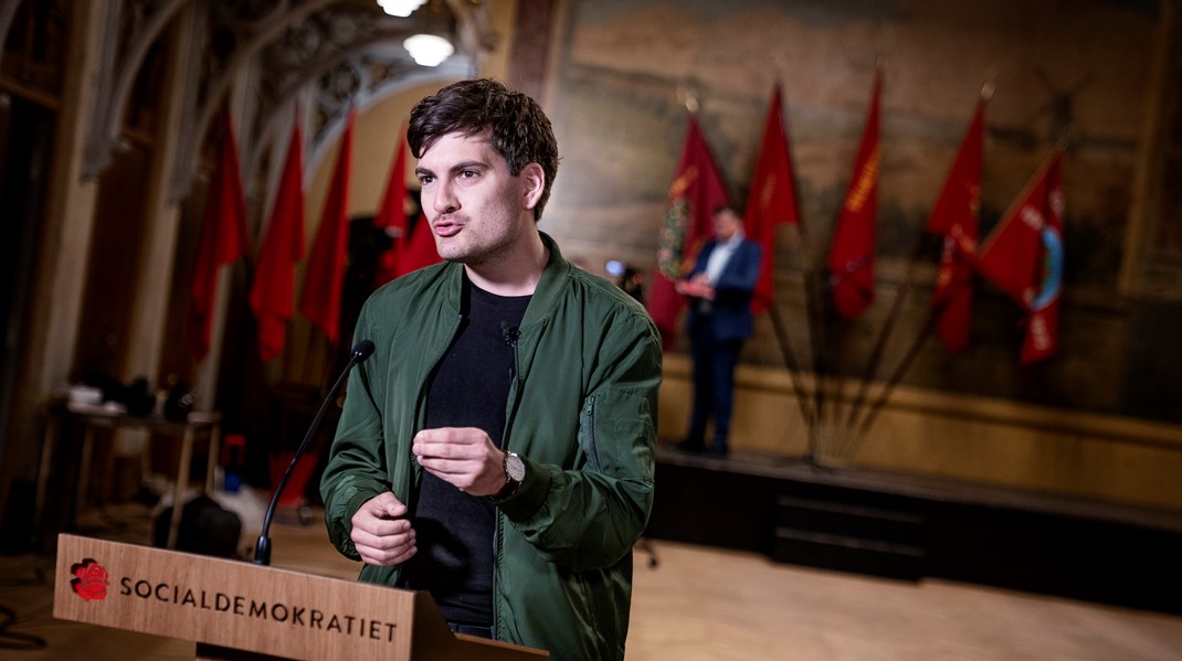 28-årige Frederik Vad (S) er ny i Folketinget, men vant til talerstolen fra sine fem år som DSU-formand. Han er Socialdemokratiets ordfører for ordblindhed og trivsel.