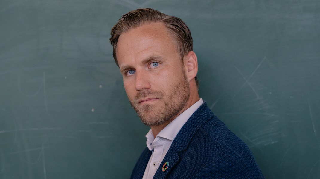 Hvilken kommunalpolitiker eller folketingspolitiker er klar til at tage penge fra specialområdet og rykke dem tilbage i almenområdet, spørger skoleleder Marco Damgaard.