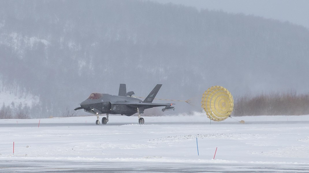 Forsvarsudvalget skal se på norske kampfly og forsvarsindustri