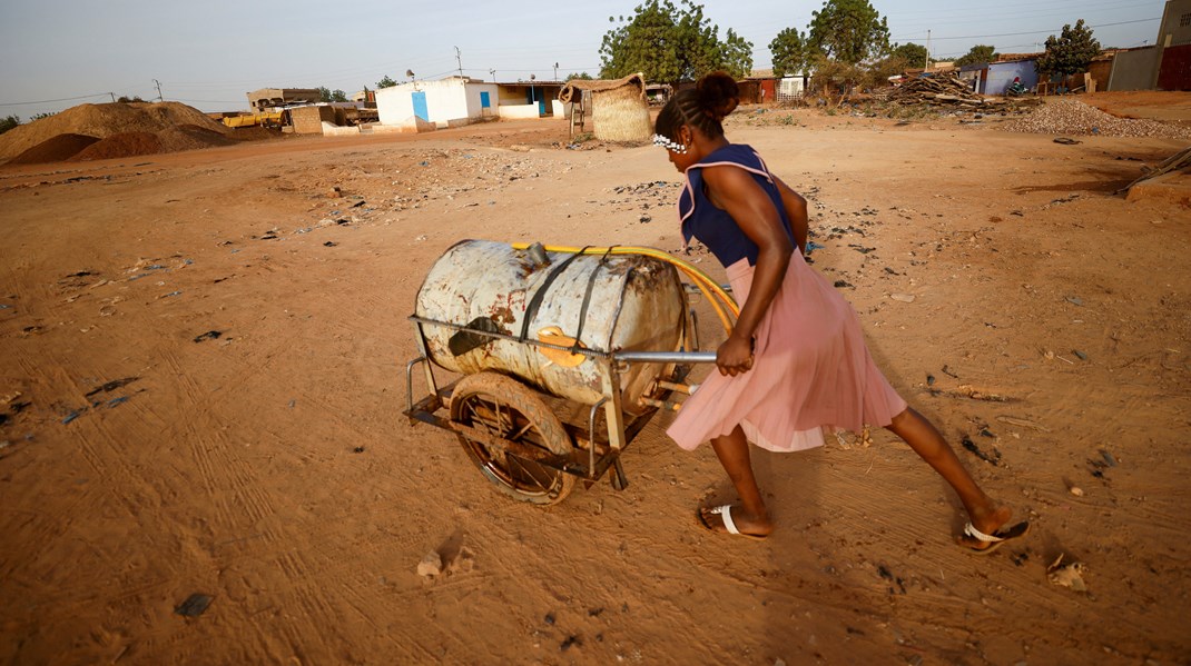 “Det handler ikke om en manglende interesse for Afrika, jeg tror, det er en engangsforestilling. Det er en uheldig konsekvens af behovet for at mobilisere en masse ressourcer til andre formål,” sagde Carsten Staur, der er formand for OECD’s bistandskomité, DAC, til præsentationen af opgørelsen. 