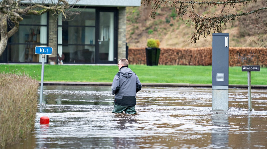 I Danmark står vi i den situation, at det ikke er muligt for hverken virksomheder, myndigheder eller universiteter at finde nok kvalificerede medarbejdere til at løse de mange udfordringer, skriver Søren Munch Kristiansen og Anders Vest Christiansen.