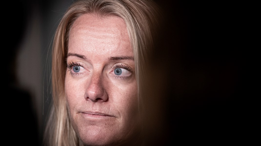 Først til oktober kan Pernille Vermund genvælges som formand for Nye Borgerlige. Der er nemlig ikke planer om at indkalde til et ekstraordinært landsmøde, hvor en ny formand kan vælges. 