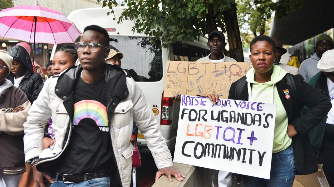 Nye, hårde anti-LGBTQ-love i Uganda, der blandt andet gør det ulovligt overhovedet at tilkendegive, at man er homoseksuel, fik Parlamentet til at stemme om, at homoseksualitet bør afkriminaliseres globalt. Hvorfor var DF ikke med på den, skriver Nikolaj Villumsen. 