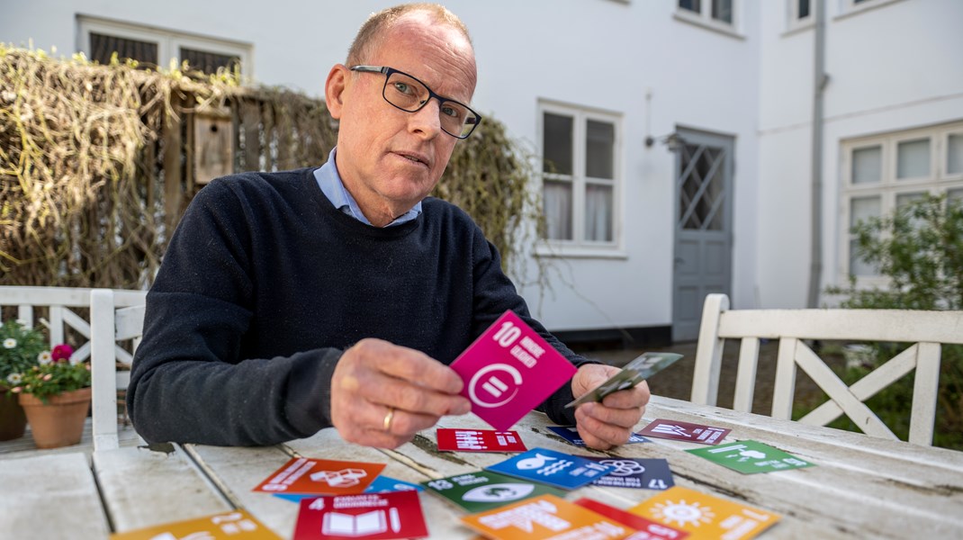 Torben Jarlstrøm Clausen med verdensmåls-vendespillet, han selv har opfundet.