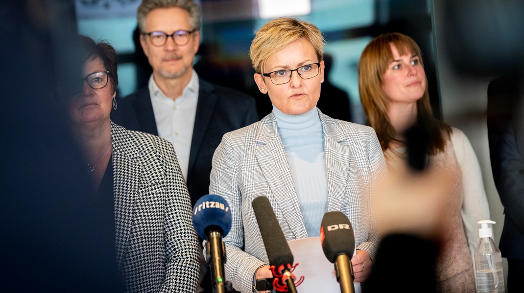 Regeringen er kørt ud på et ideologisk sidespor i debatten om Børnene Først, hvor de turnerer med forkerte oplysninger. Derfor bliver vi nødt til at træde ud af aftalen, skriver Katrine Daugaard, Mette Thiesen og Torsten Gejl.