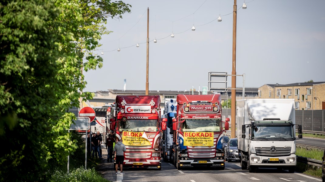 Det er et rigtig positivt signal, at regeringen ikke ryster på hånden, selvom bølgerne er gået højt i debatten om en CO2-differentieret kilometerafgift på tung vejtransport, skriver Maria Reumert Gjerding.