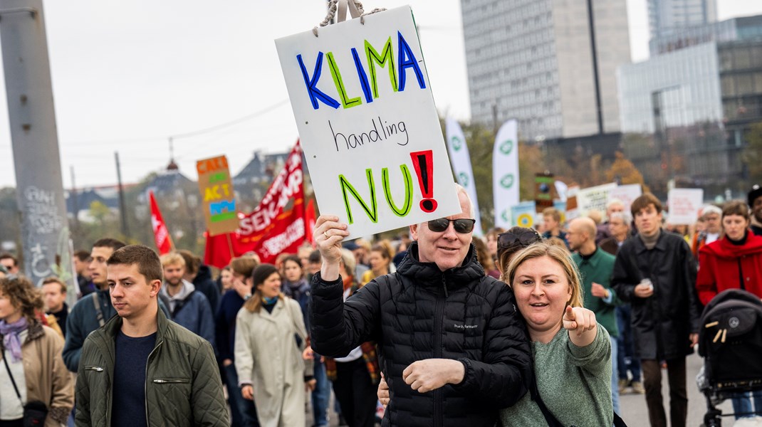 Regeringen forbryder sig mod deres egen klimalov, når de med deres talgymnastik forsøger at snige sig uden om, at man skal opnå en 50-54 procent reduktion af drivhusgasser målt i forhold til 1990, skriver Frederik Sandby, Klimabevægelsen.