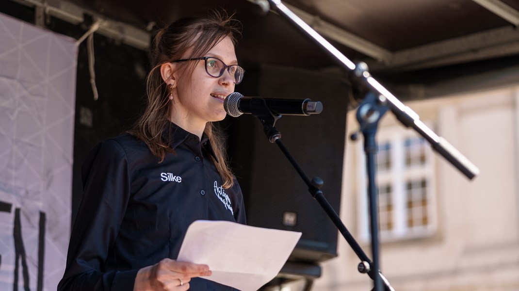 Taget i betragtning af hvor
meget unges deltagelse i idrætslivet fyldte som emne på Idrætsmødet, var det
påfaldende, hvor få unge oplægsholdere der var til stede, lyder det fra Silke
Ena Svare.