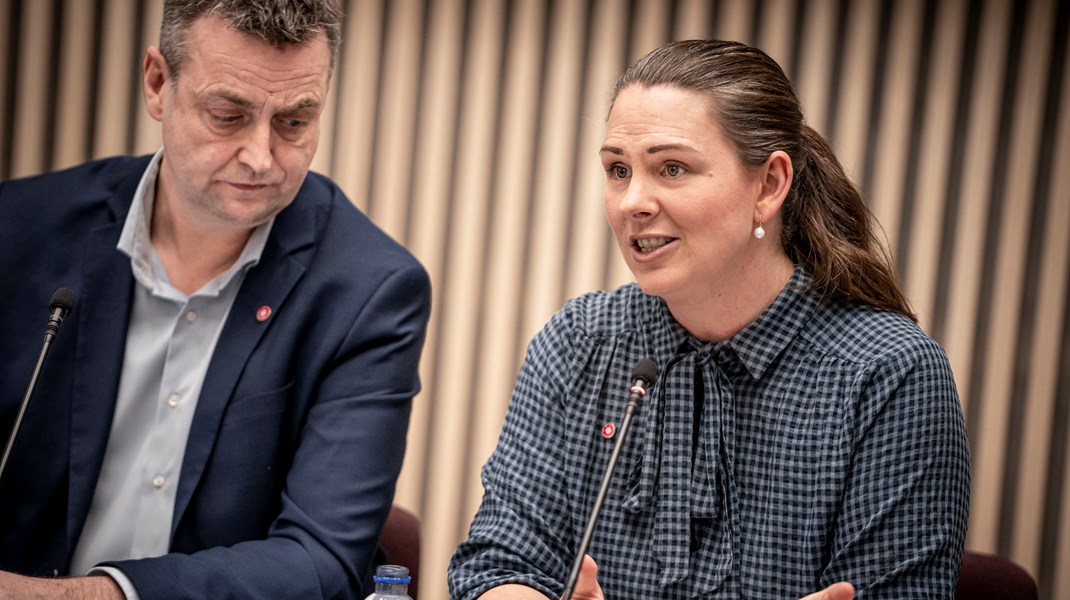 Formand og næstformand for Statsrevisorerne i Folketinget, Mette Abildgaard (K) og Leif Lahn Jensen (S) har sammen med sine fire kollegaer hårde ord med på vejen til særligt regionerne og kommunernes indsats for at hjælpe borgere med psykiske lidelser i overgangen fra behandlingspsykiatrien til social psykiatrien.