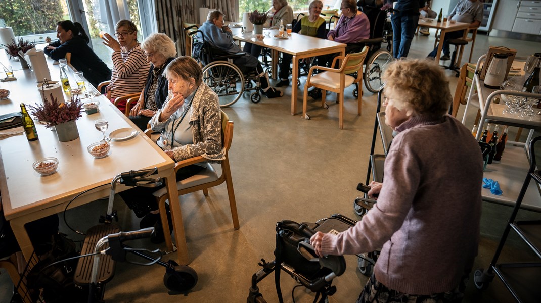 I iveren efter at finde en gerningsmand bag det voksende bureaukrati, peger mange pile efterhånden mod BUM-modellen, men uden styring mister vi grebet om ældreplejen, skriver Jakob Scharff. 