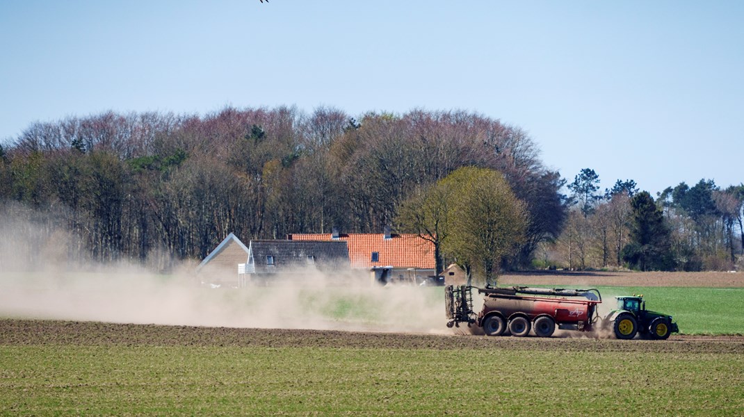 Derfor bør politikerne snarest ophæve landbrugsindustriens særstatus for brug af PFAS, skriver Søren Wium-Andersen.