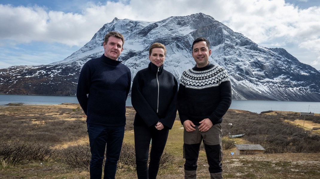 Færøernes lagmand Aksel V. Johannesen (t.v.), Danmarks statsminister Mette Frederiksen (i midten) og Grønlands landsstyreformand Múte B. Egede (t.h.) poserer efter rigsmødet i Nuuk den 7. juni 2023.