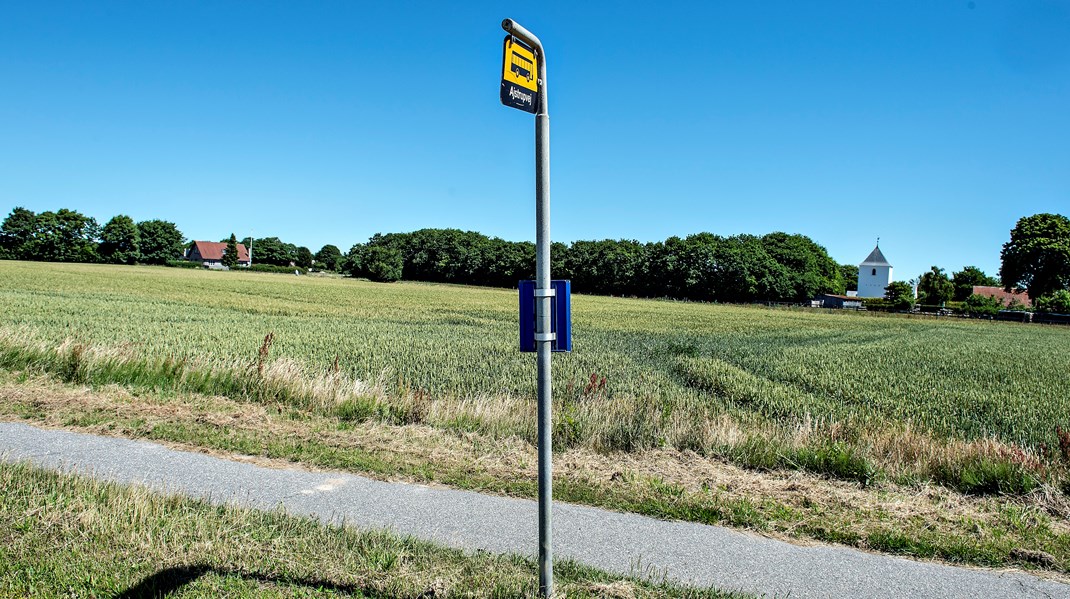 Busserne fortsat er
fundamentet i den kollektive trafik i yderområderne, og dermed også fundamentet for at bo på landet. Men busserne er ikke
nødvendigvis løsningen fremover, skriver Anders G. Christensen.