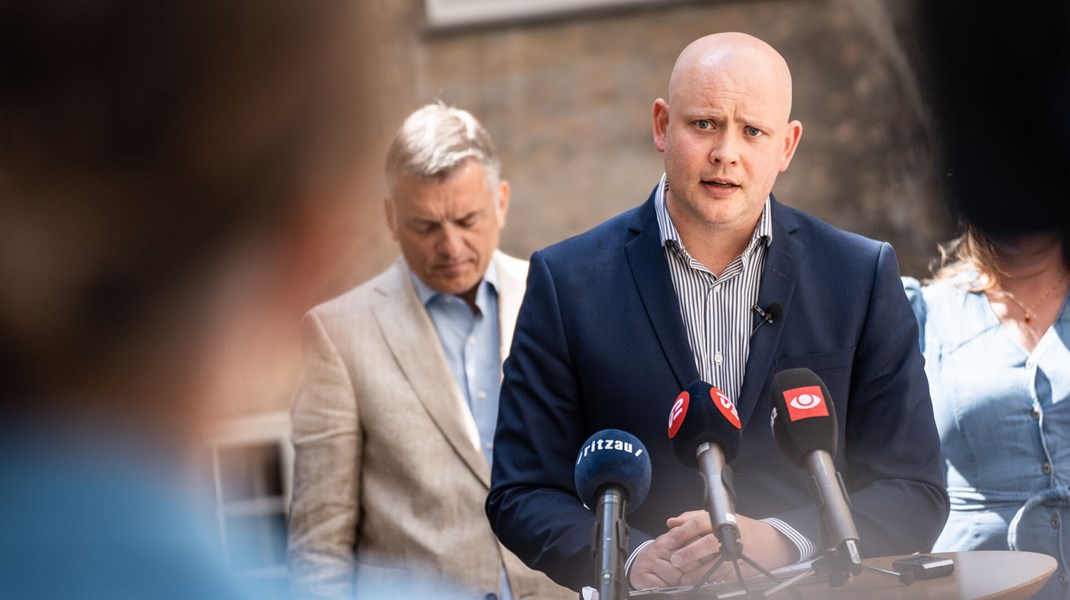 Foran Kulturministeriet præsenterede kulturmininister Jakob Engel-Schmidt (M) rammerne for medieaftalen sammen med ordførere fra Dansk Folkeparti, Radikale Venstre, SF og Enhedslisten.