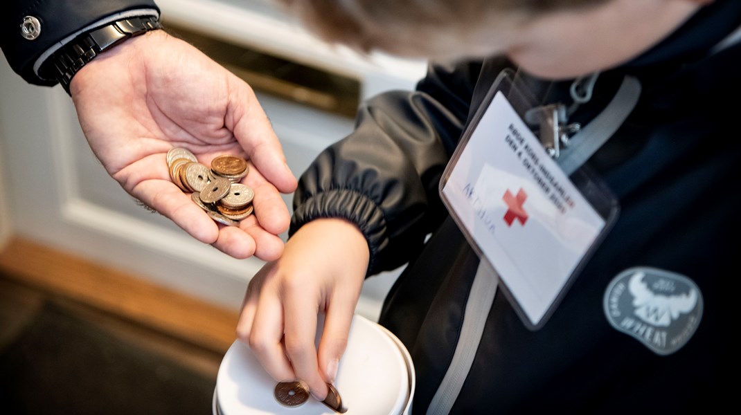 I dag må man kun hverve medlemmer til organisationer på gaden og over telefonen, men mange vil gerne støtte uden at skulle være medlem, skriver Kenneth Kamp Butzbach. 