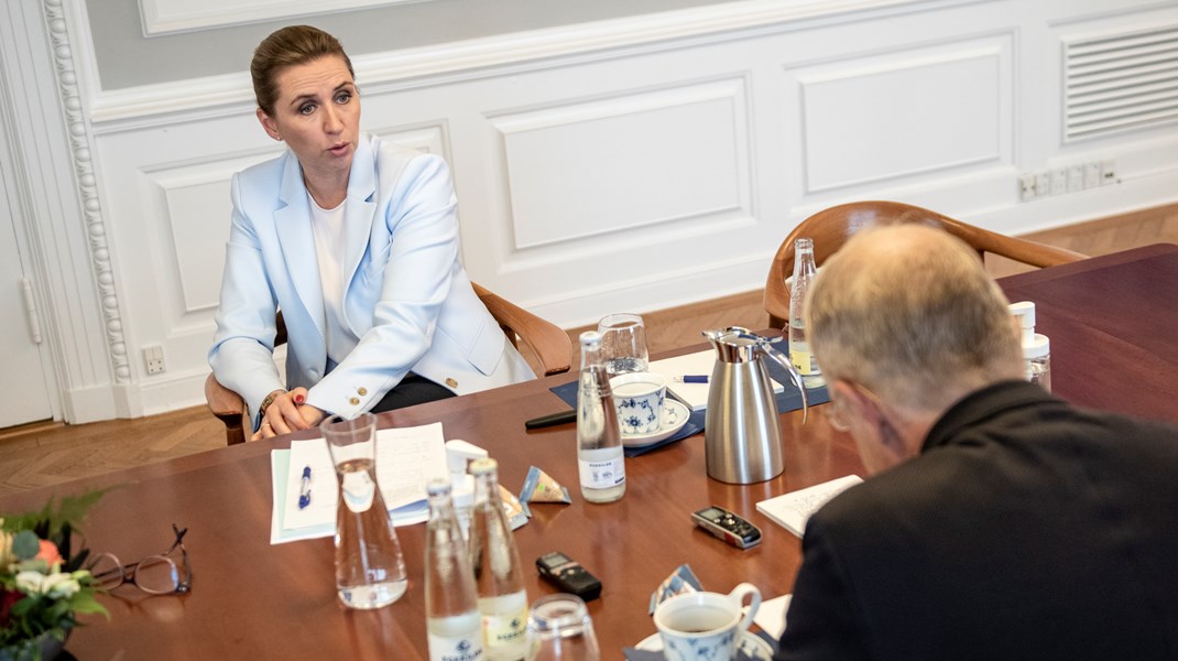 Erik Holstein interviewer Mette Frederiksen.