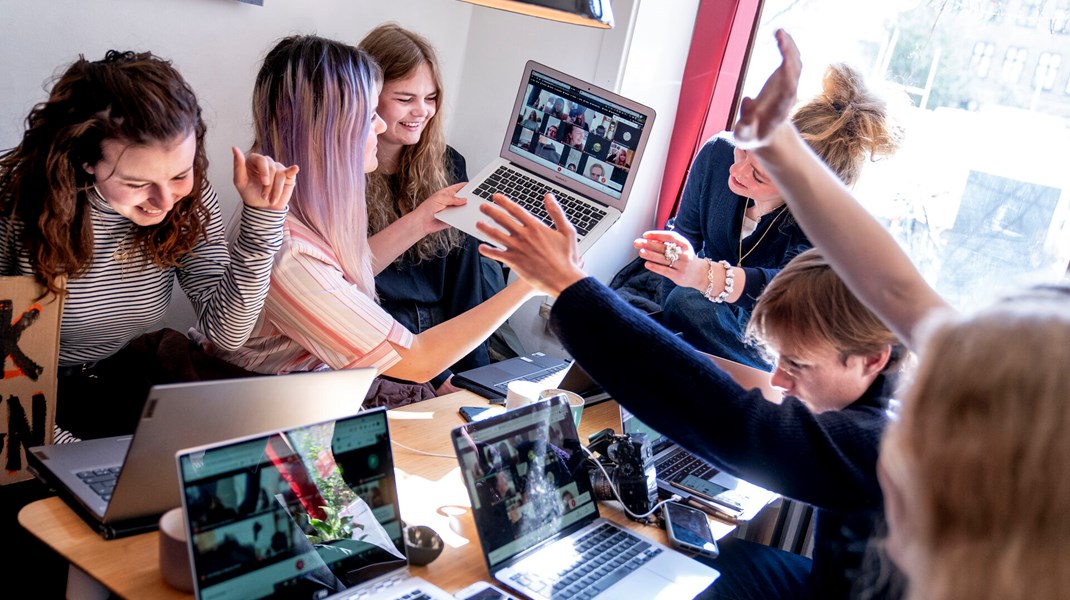 Der er brug for at lære unge mennesker på ungdomsuddannelser, hvordan de skal begå sig i en digital virkelighed, mener Henrik Nevers fra Danske Gymnasier.