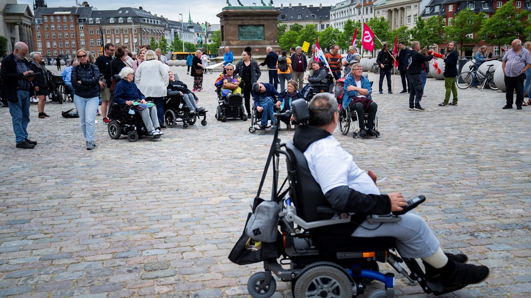 Hvis ikke kommunerne og handicaporganisationerne kan nærme sig hinanden i en god samtale, må staten rykke frem, skriver Willy Feddersen. 