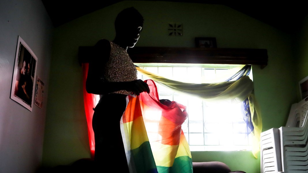 I Uganda er det for nyligt blevet vedtaget en lov,
som kan give homoseksuelle dødsstraf. Det stiller vestlige lande i et dilemma om, i hvor høj grad man kan og bør føre politik gennem udviklingsbistand, skriver Bård Vegar Solhjell.