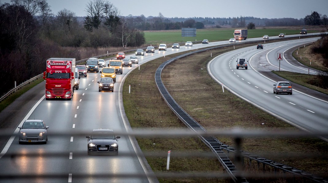 En forudsætning for at få mere biogas i tanken på lastbilerne er, at der stilles skærpede klimakrav til biobrændstofferne, skriver Frank Rosager og Esben Tranholm Nielsen.