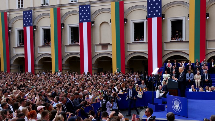 Mange mennesker ønskede at opleve den amerikanske præsident på tæt hold.