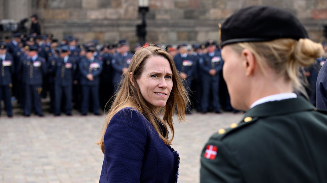 Statsministeriets departementchef Barbara Bertelsen er den bedst betalte embedsmand i centraladministrationen. Både styrelsesdirektører og forsvarschefer er også at finde på listen over de 100 embedsfolk med den største indtægt.