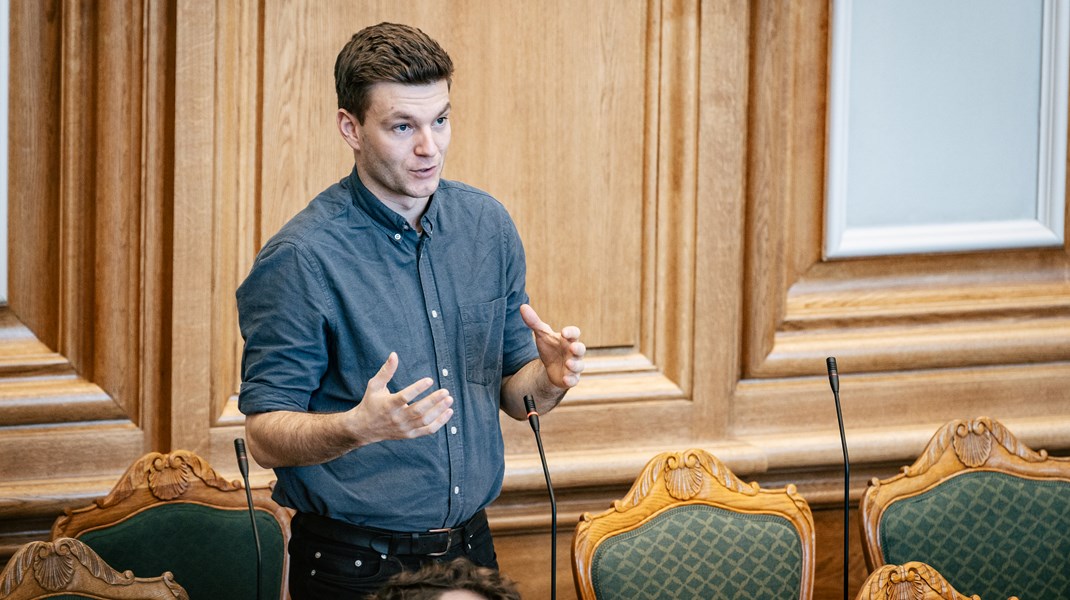 SF's boligordfører, Sigurd Agersnap, ser gerne, at der indføres en ny skat på ledige boliger. 