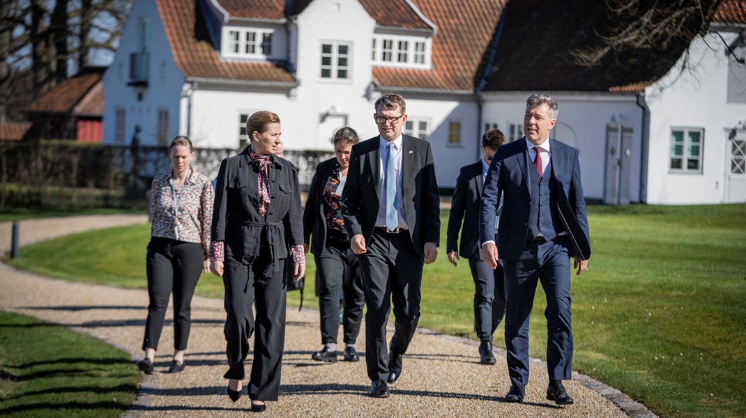 På det såkaldte grønne Marienborgmøde i april meddelte klimaminister Lars Aagaard (M) sammen med statsminister Mette Frederiksen (S) og økonomiminister Troels Lund Poulsen (V), at regeringen ønsker at nå resten af vejen til 2025-klimamålet ved at iblande biobrændstoffer i benzin og diesel. Men får de flere partier med i sådan en aftale? 